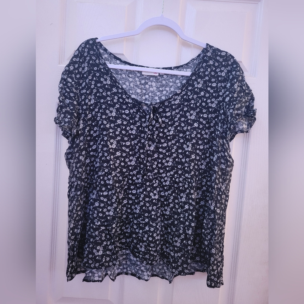 Floral Black and White Women's Top